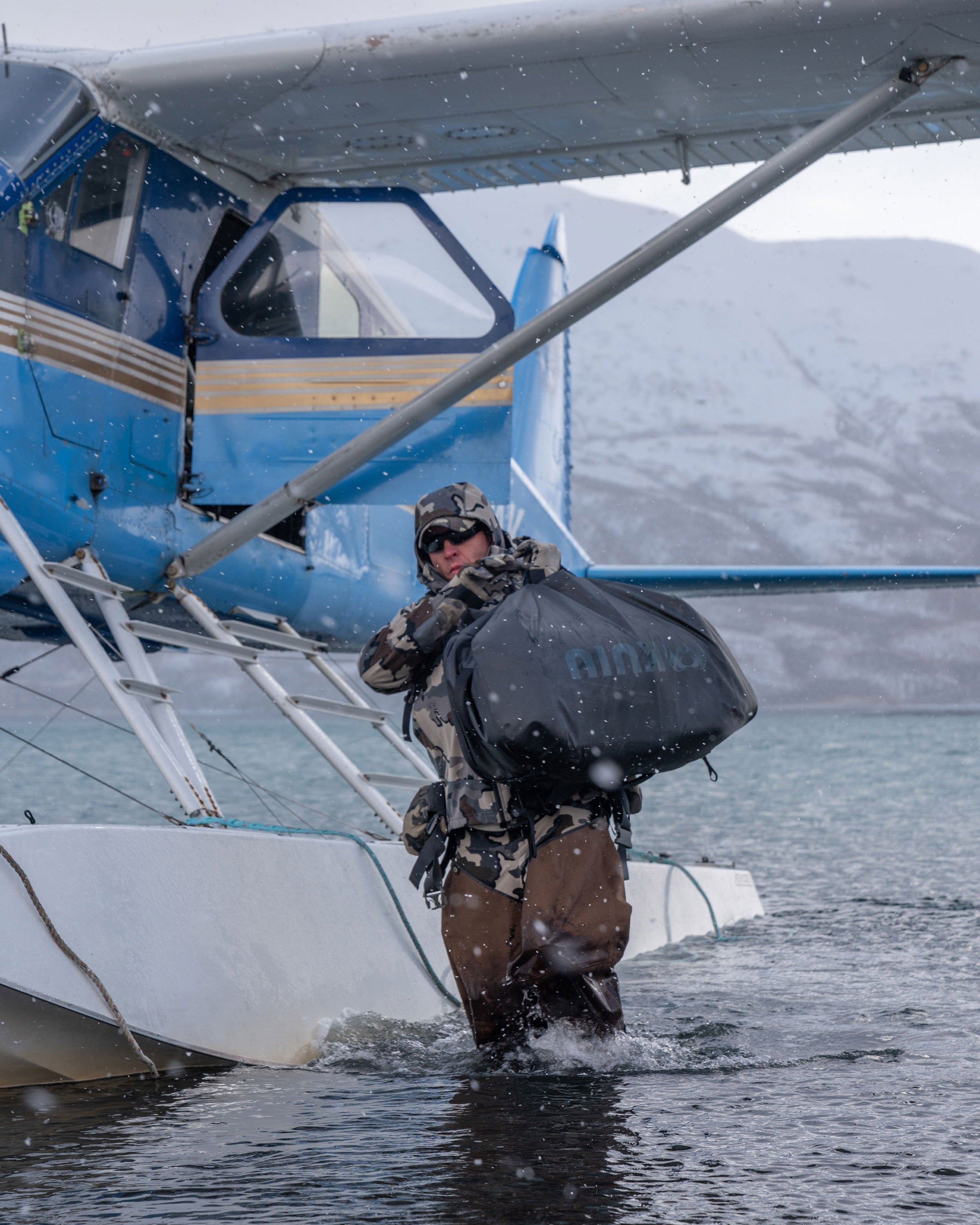Waypoint 10400 Duffel | Stone - Image 10